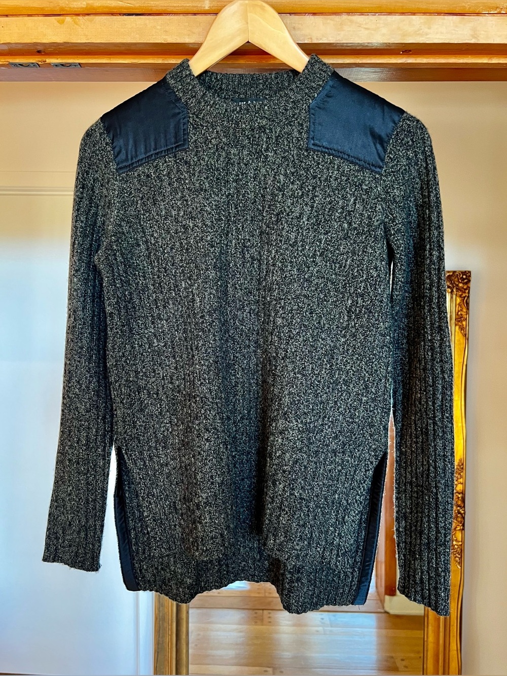 Rag & Bone New York 100% cashmere sweater with black patch accents size XS